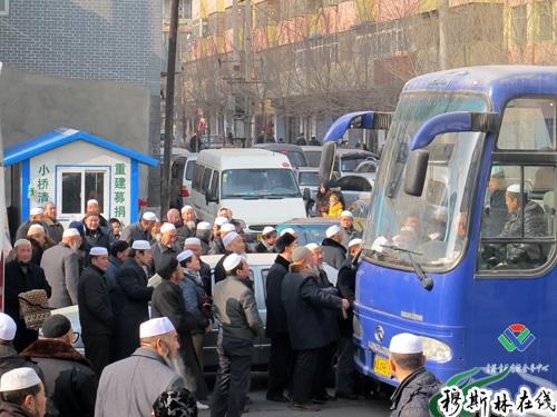 鲜德全阿訇的殡礼在西宁东关清真大寺举行