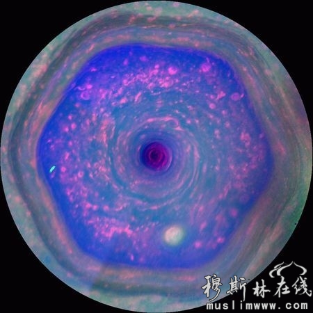 土星北极：当地时间12月10日“卡西尼”号太空船历时10个多小时拍下了这幅图像，图中一种呈巨型六角形的天气模式覆盖了整个土星北极地区。