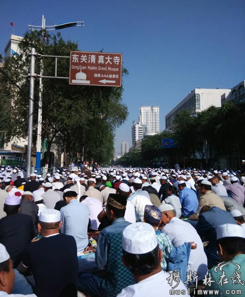 20万人参加西宁东关清真大寺开斋节庆典