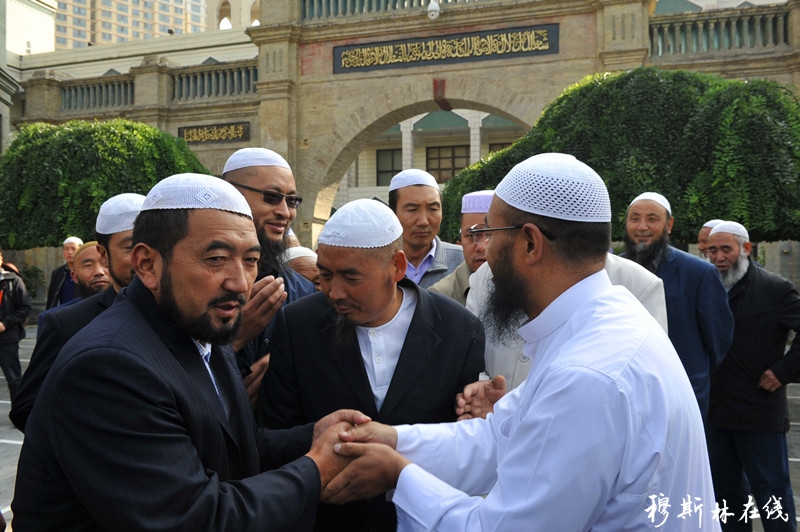 青海化隆县各界穆斯林代表到西宁东关清真大寺祝贺马跃祥阿訇任职