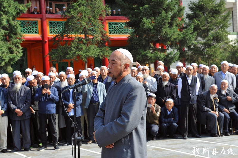 青海化隆县各界穆斯林代表到西宁东关清真大寺祝贺马跃祥阿訇任职