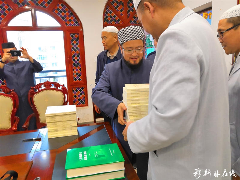 青海省第34期阿訇进修班全体学员到西宁南关清真寺参观交流座谈